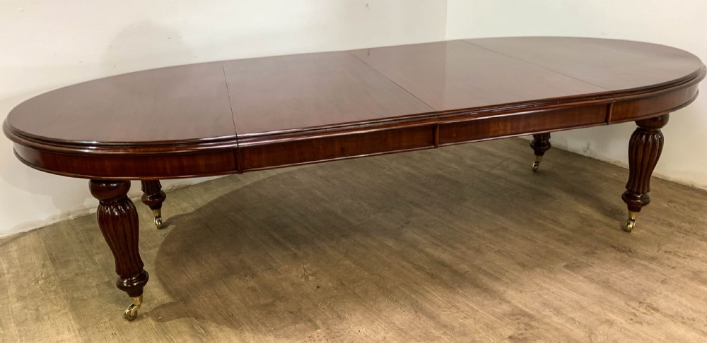 A Superb Victorian Extending Dining Table Mahogany seats 10/12 View IV