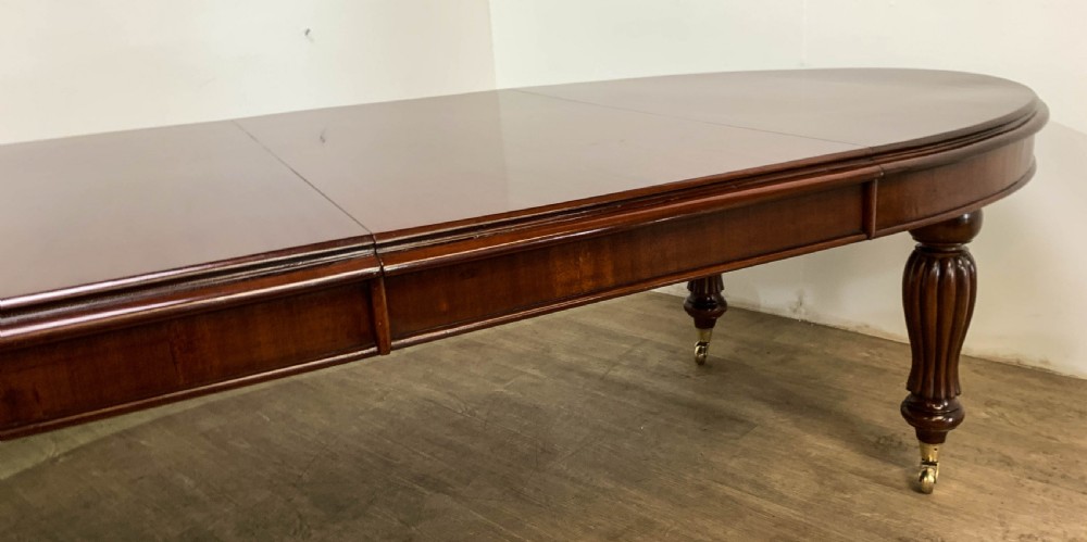 A Superb Victorian Extending Dining Table Mahogany seats 10/12 View VI