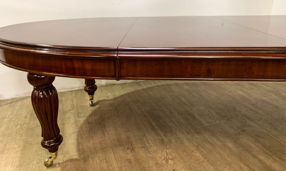 A Superb Victorian Extending Dining Table Mahogany seats 10/12 View IX