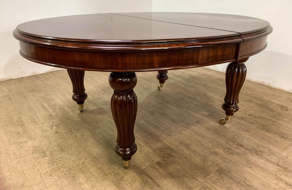 A Superb Victorian Extending Dining Table Mahogany seats 10/12 View XII