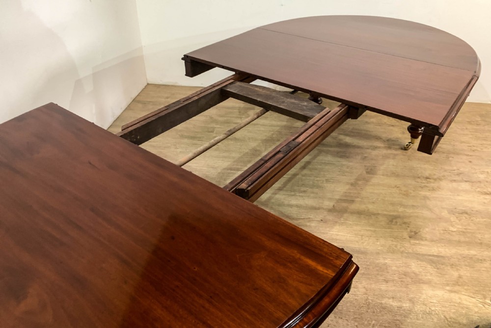 A Superb Victorian Extending Dining Table Mahogany seats 10/12 View XV