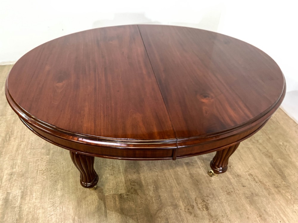 A Superb Victorian Extending Dining Table Mahogany seats 10/12 View XVI