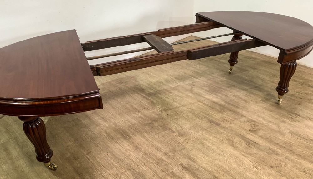 A Superb Victorian Extending Dining Table Mahogany seats 10/12 View XIX