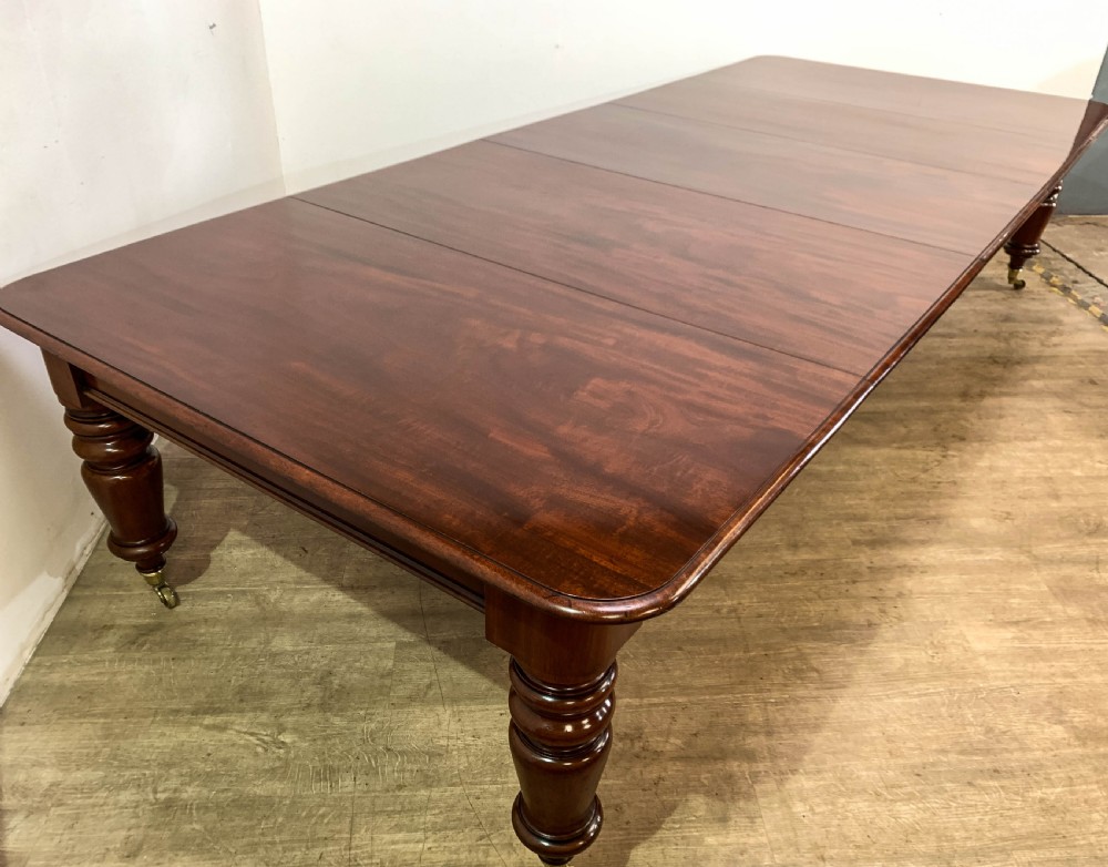 A superb Early Victorian Mahogany Extending dining Table with 3 leaves seat 14
