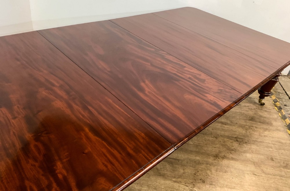 A superb Early Victorian Mahogany Extending dining Table with 3 leaves seat 14 View III