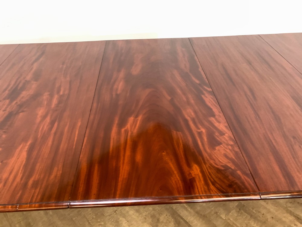 A superb Early Victorian Mahogany Extending dining Table with 3 leaves seat 14 View V