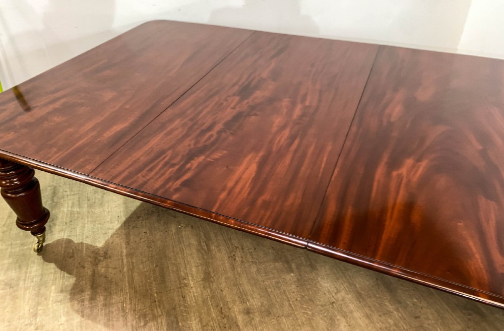 A superb Early Victorian Mahogany Extending dining Table with 3 leaves seat 14 View VII