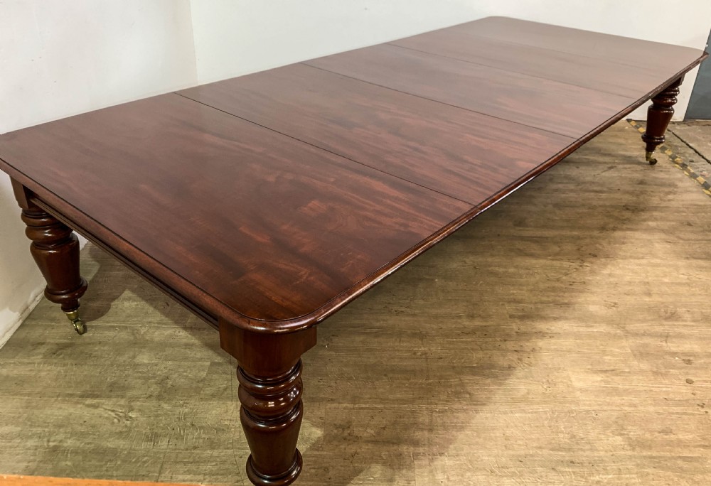 A superb Early Victorian Mahogany Extending dining Table with 3 leaves seat 14 View IX