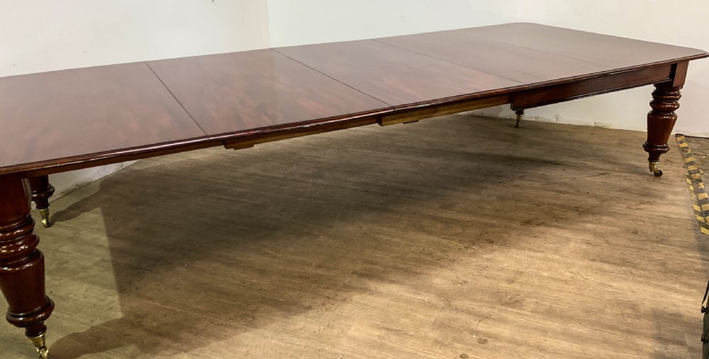 A superb Early Victorian Mahogany Extending dining Table with 3 leaves seat 14 View XII