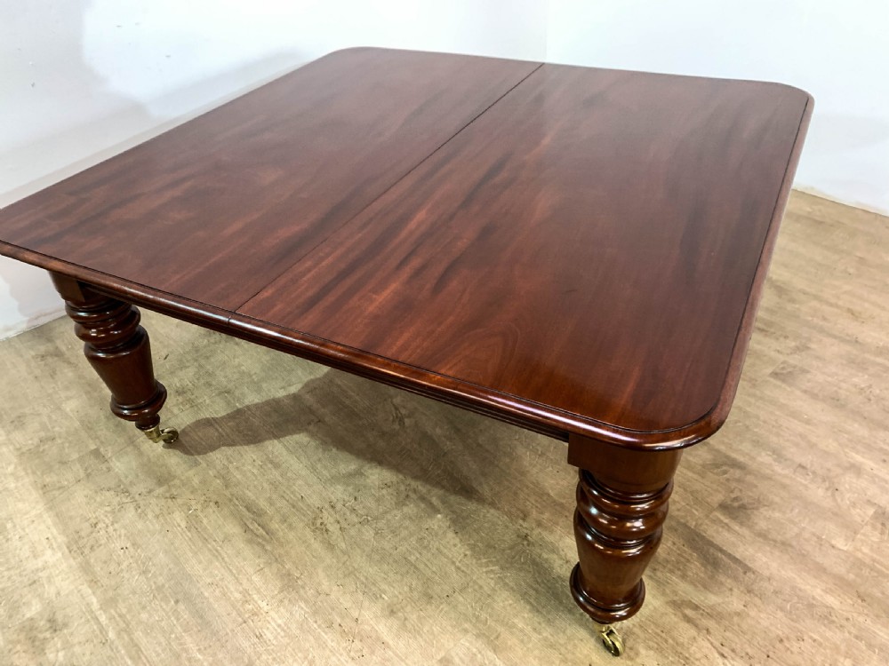 A superb Early Victorian Mahogany Extending dining Table with 3 leaves seat 14 View XV
