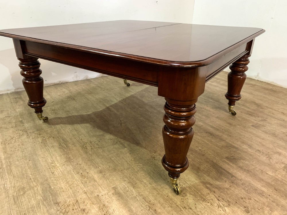A superb Early Victorian Mahogany Extending dining Table with 3 leaves seat 14 View XVI