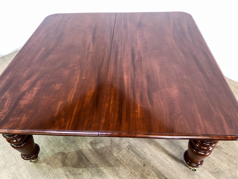 A superb Early Victorian Mahogany Extending dining Table with 3 leaves seat 14 View XXII