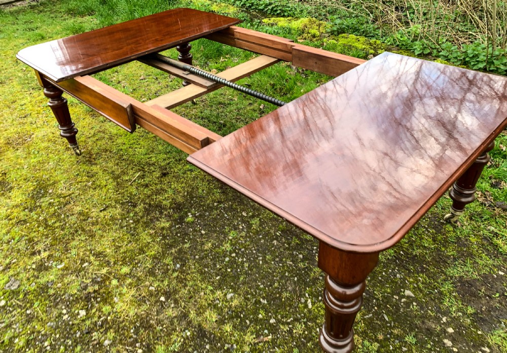 A Good Victorian 2 leaf extening dining table in Mahogany View VII