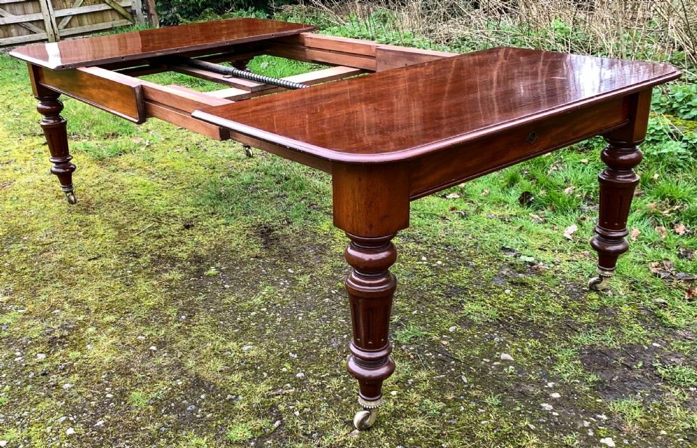A Good Victorian 2 leaf extening dining table in Mahogany View VIII
