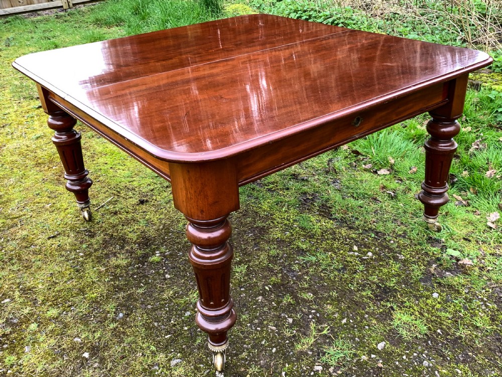 A Good Victorian 2 leaf extening dining table in Mahogany View XIII