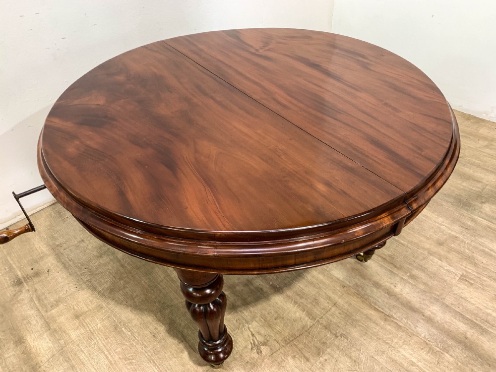 A Good Victorian mahogany Wind out Dining Table seats 10 View VIII