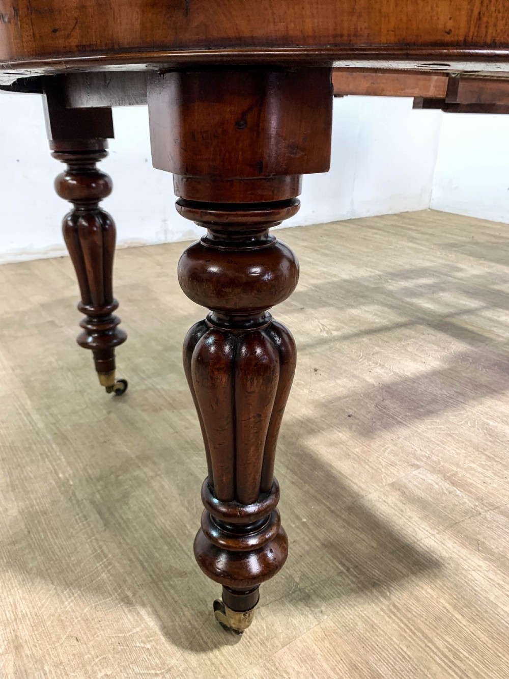 A Good Victorian mahogany Wind out Dining Table seats 10 View XV