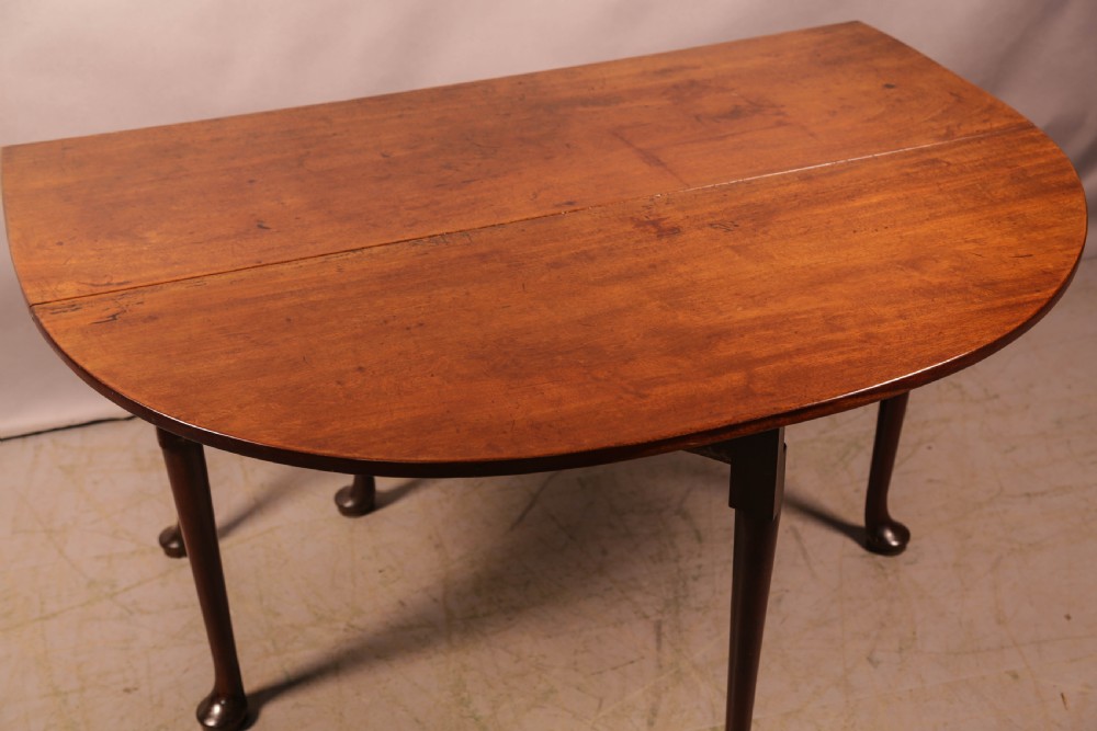 A Georgian Wakes Table in Solid Mahogany View XI