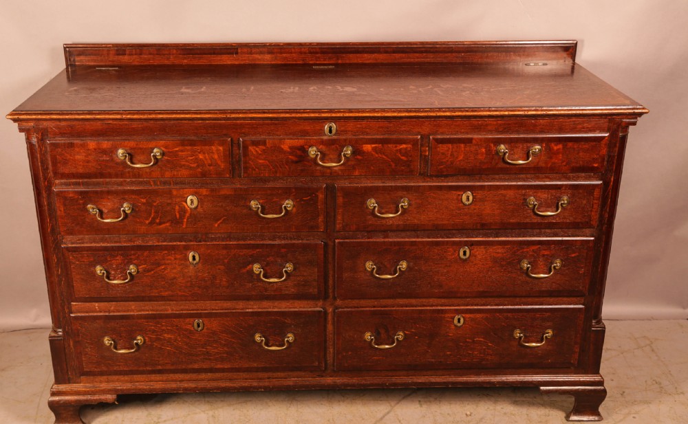 An Oak Dower Chest lift top and 4 drawers