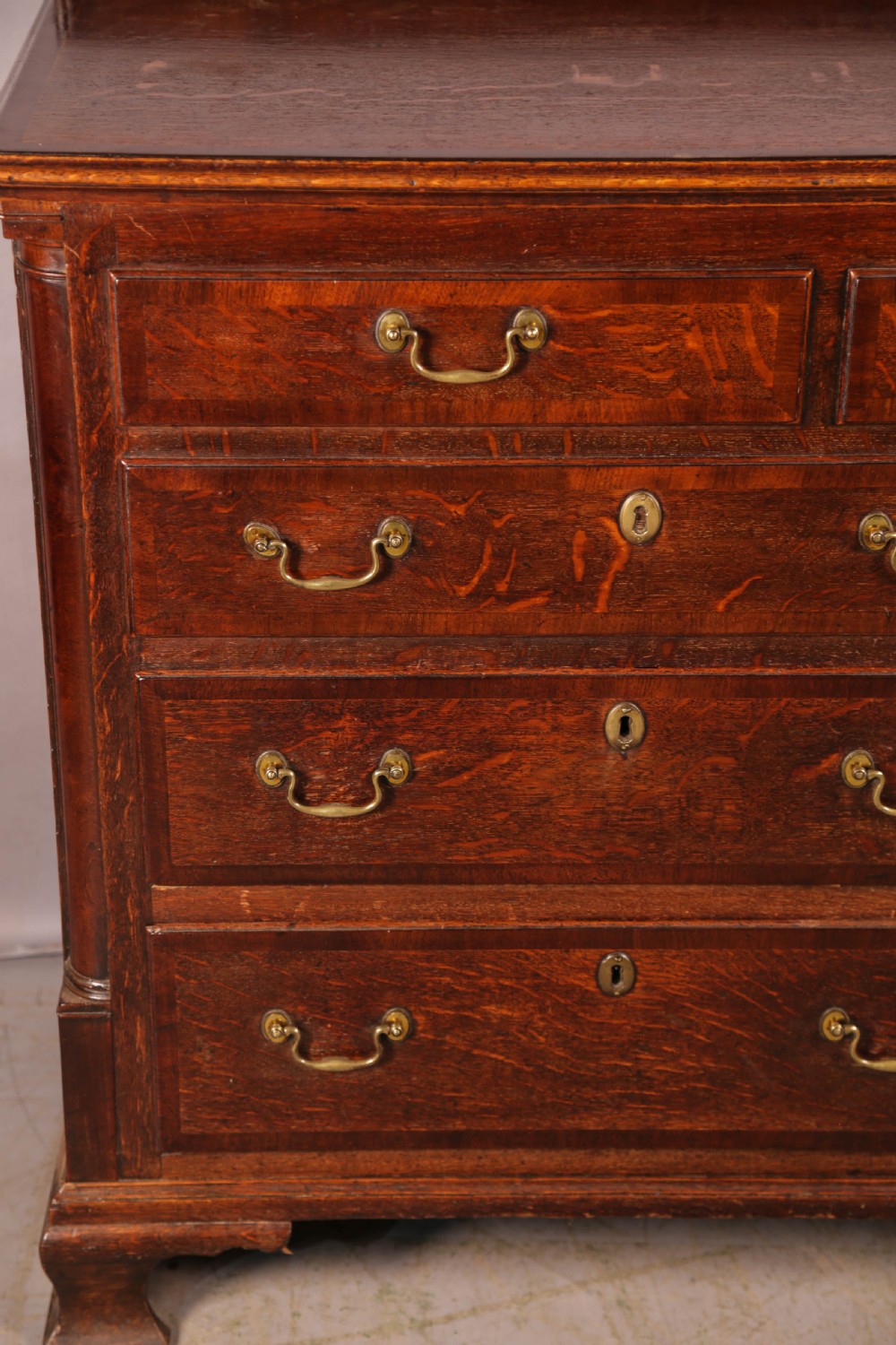 An Oak Dower Chest lift top and 4 drawers View VI