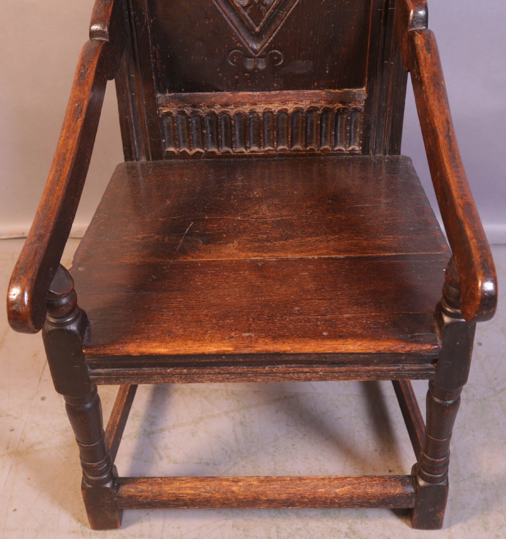 A Nice Oak Wainscott chair 17th c View IV