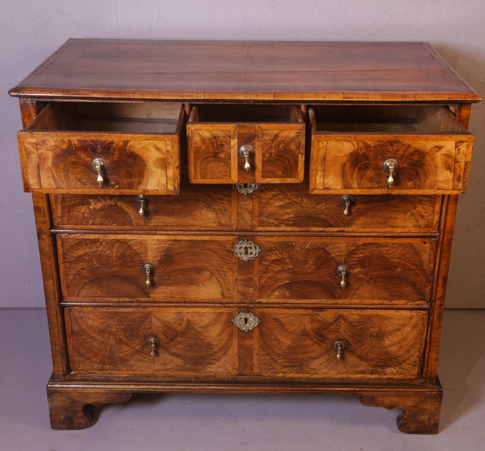 A George I Chest of Drawers in Walnut nice timbers  View III