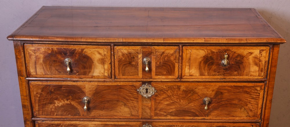A George I Chest of Drawers in Walnut nice timbers  View IV