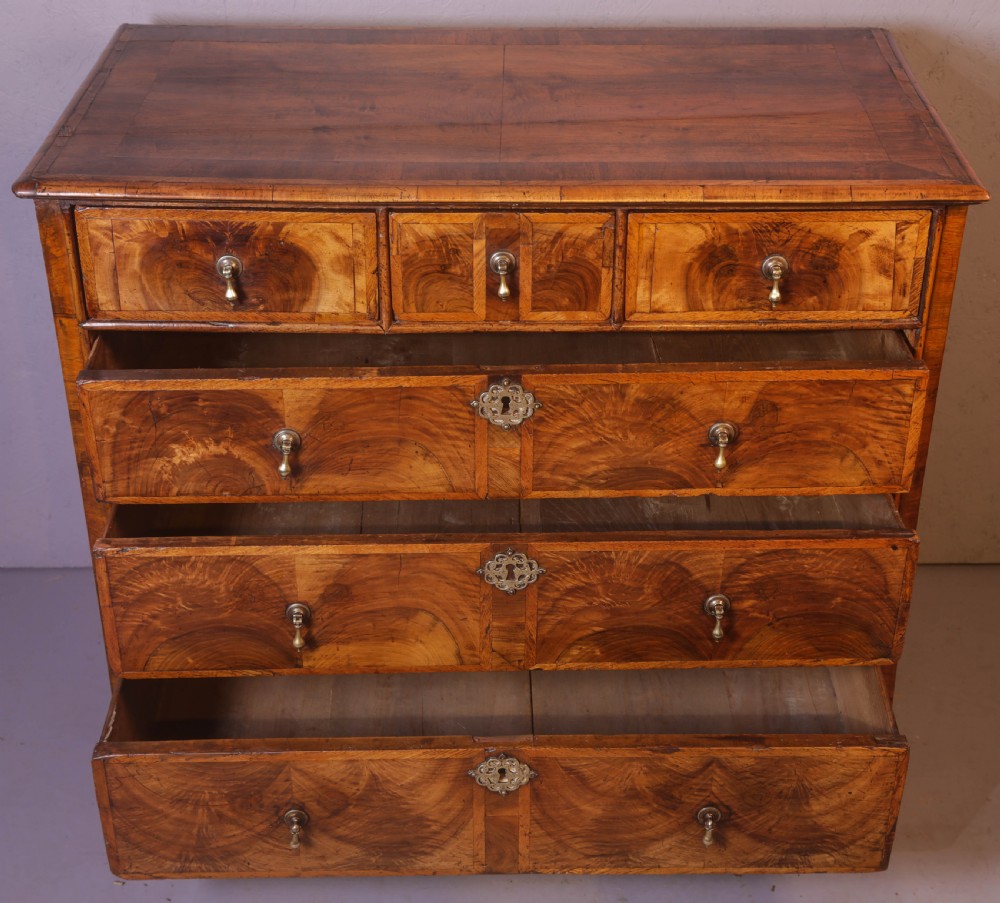 A George I Chest of Drawers in Walnut nice timbers  View V
