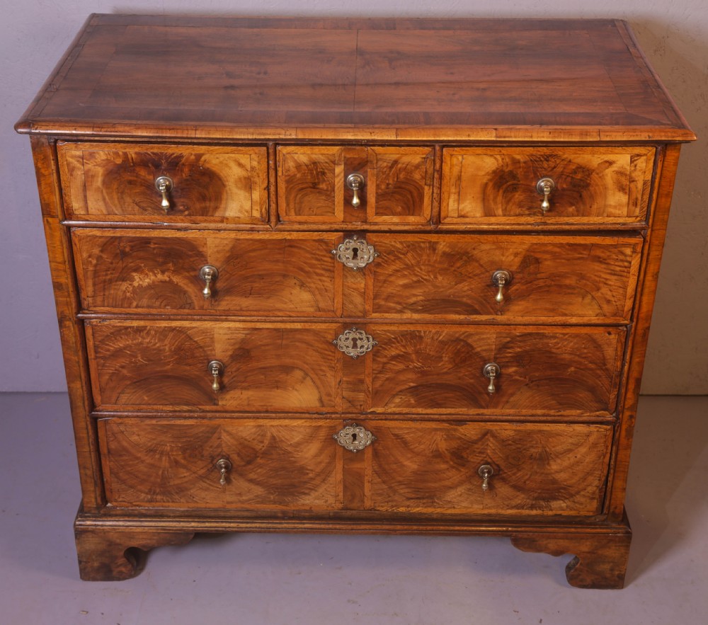 A George I Chest of Drawers in Walnut nice timbers  View VI
