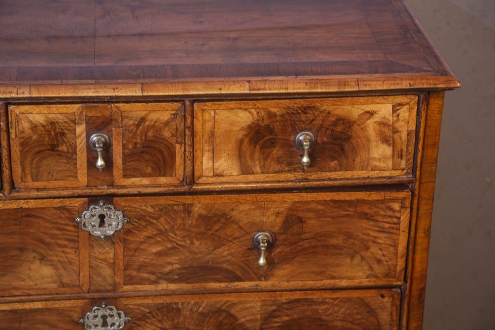 A George I Chest of Drawers in Walnut nice timbers  View VIII