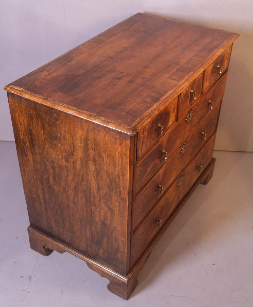 A George I Chest of Drawers in Walnut nice timbers  View XIII