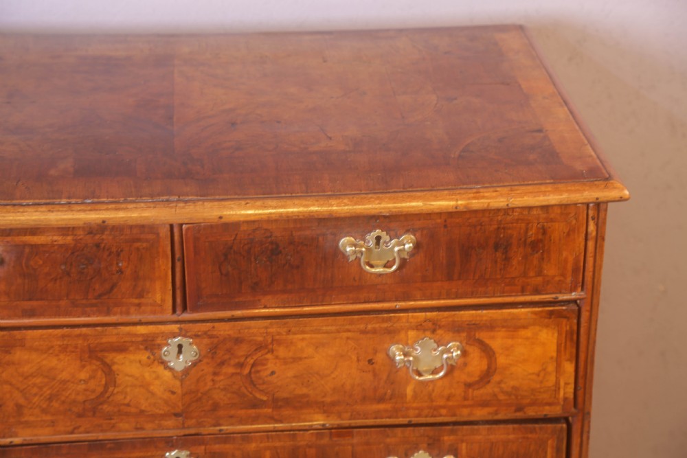 A George I chest of Drawers in figured Walnut View VII
