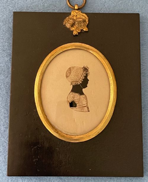RARE FAMILY GROUP OF SILHOUETTES ON GLASS BY HUTCHINS - ADDITIONAL PHOTO 1