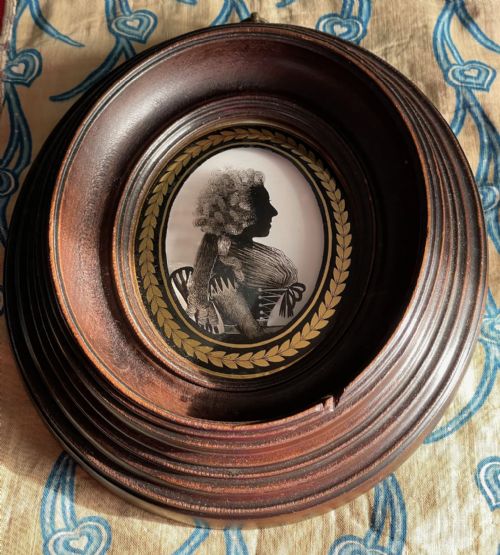EXCELLENT SILHOUETTE ON GLASS BY ISABELLA BEETHAM - ADDITIONAL PHOTO 3