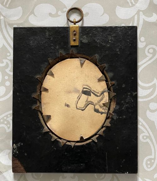 CHARACTER PAIR OF GILDED SILHOUETTES ON PLASTER - ADDITIONAL PHOTO 2