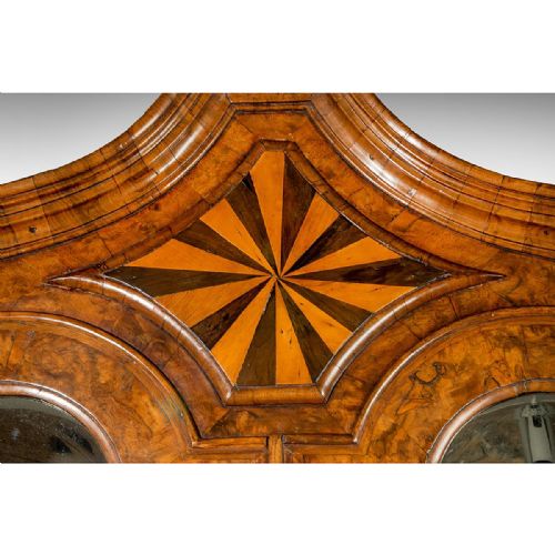 A SUPERB WILLIAM MARY PERIOD WALNUT BUREAU BOOKCASE - ADDITIONAL PHOTO 5
