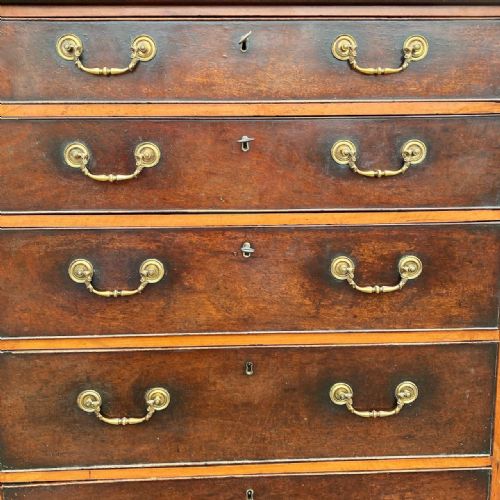 A NARROW GEORGE III SHERATON PERIOD TALL CHEST - ADDITIONAL PHOTO 3