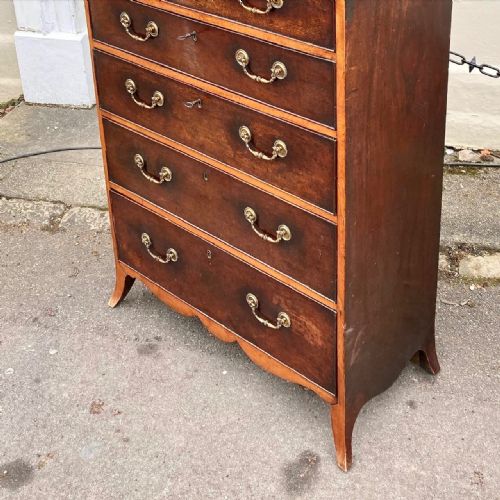 A NARROW GEORGE III SHERATON PERIOD TALL CHEST - ADDITIONAL PHOTO 5