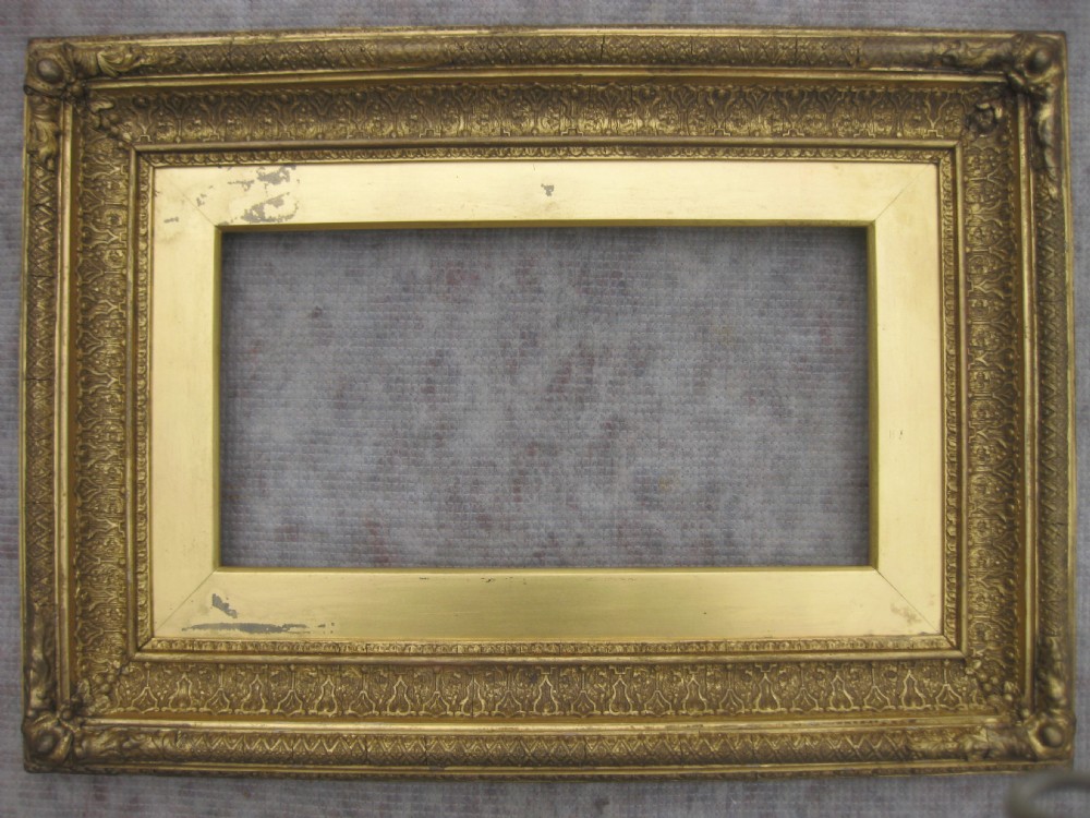 A good quality antique circa 1880 gilt gold leaf picture frame to fit 8