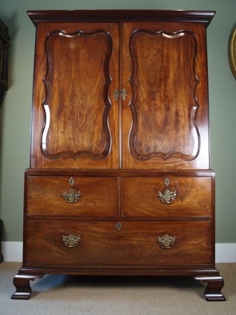 Superb George III Mahogany Linen Press