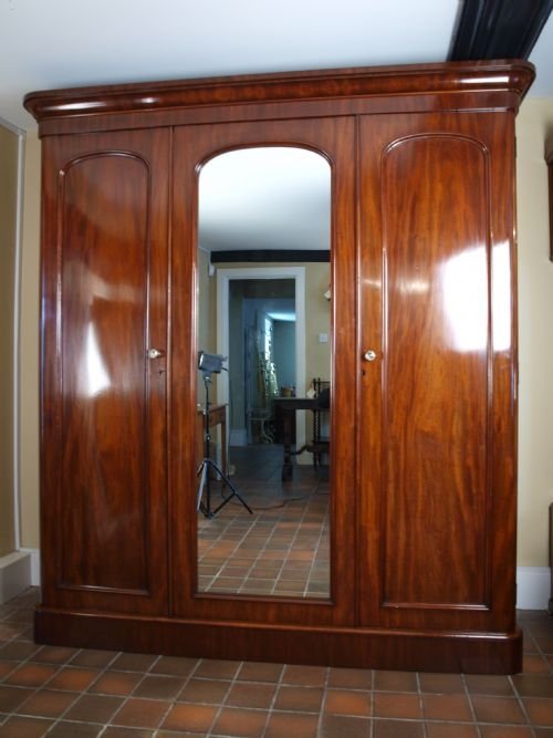 Victorian Mahogany Wardrobe