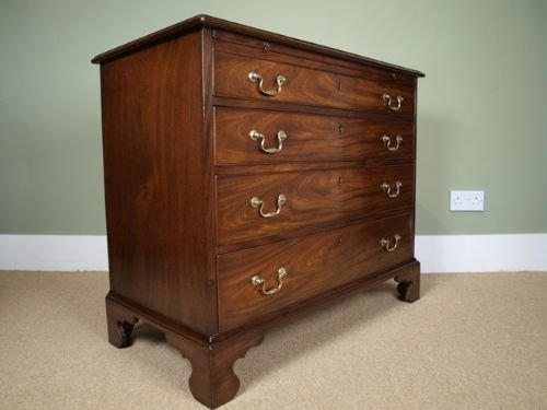 Superb Georgian Mahogany Bachelors Chest