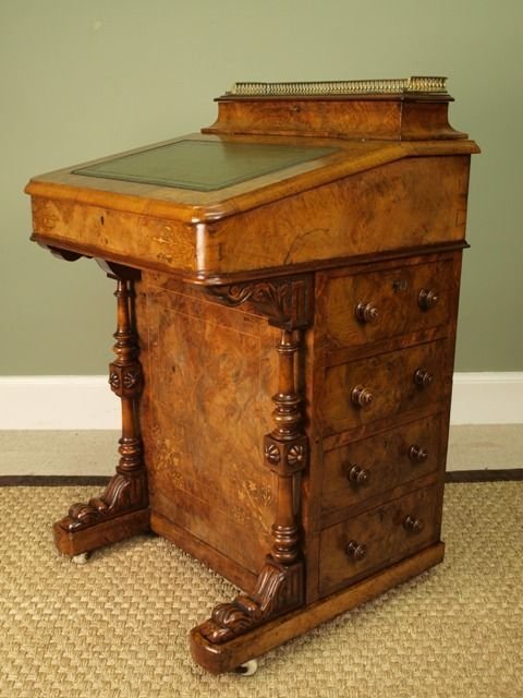 Victorian Burr Walnut with Inlay Davenport