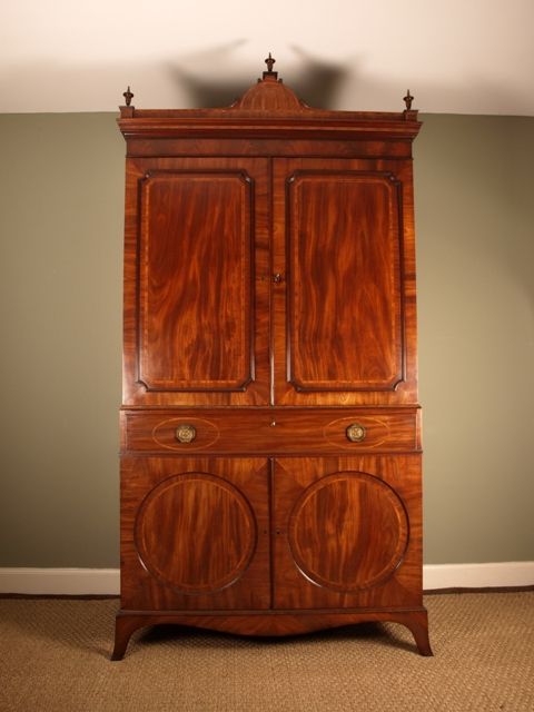 A Fine Sheraton Period Linen Press