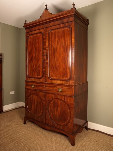 fig 1. A Fine Sheraton Period Linen Press