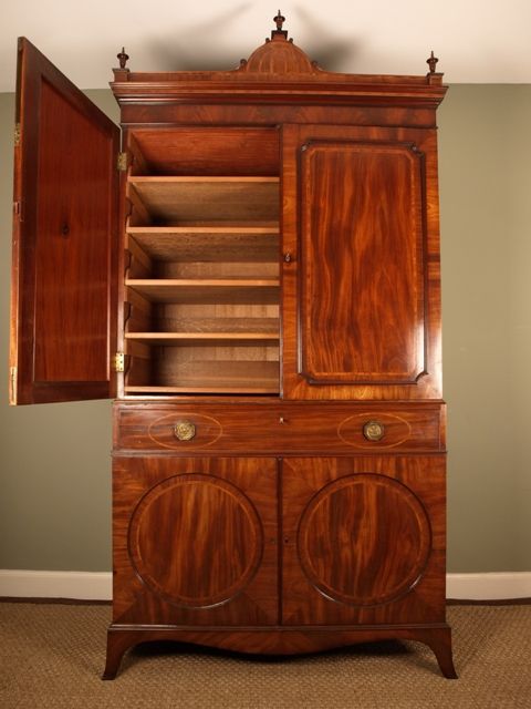 fig 2. A Fine Sheraton Period Linen Press