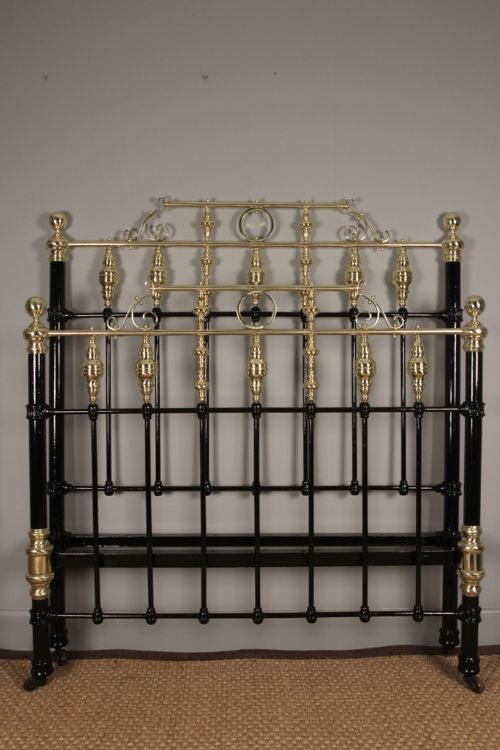 A Pretty Victorian Double Brass & Iron Bed (4ft6)