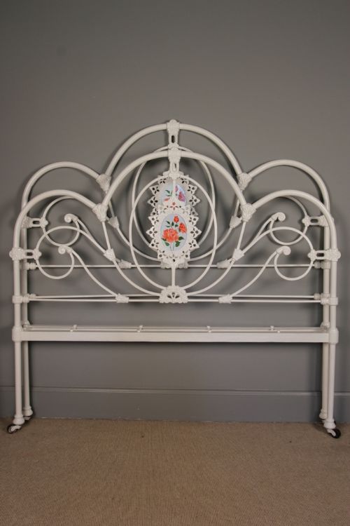 Beautiful 3 Hooper Iron Victorian 4ft 6" Bed