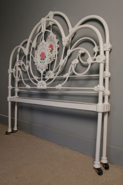 fig 1. A Pretty 4ft Small Double Painted Iron Bed