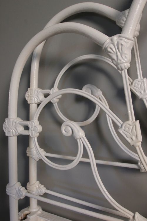 fig 2. A Pretty 4ft Small Double Painted Iron Bed